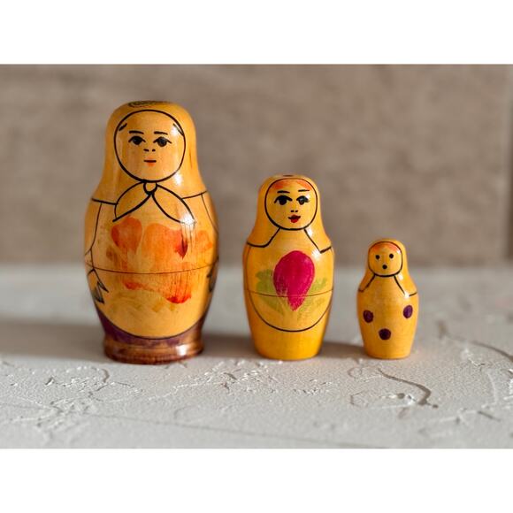 Vintage USSR Matryoshka Small Nesting Dolls (Set of 3) - Picture 1 of 15